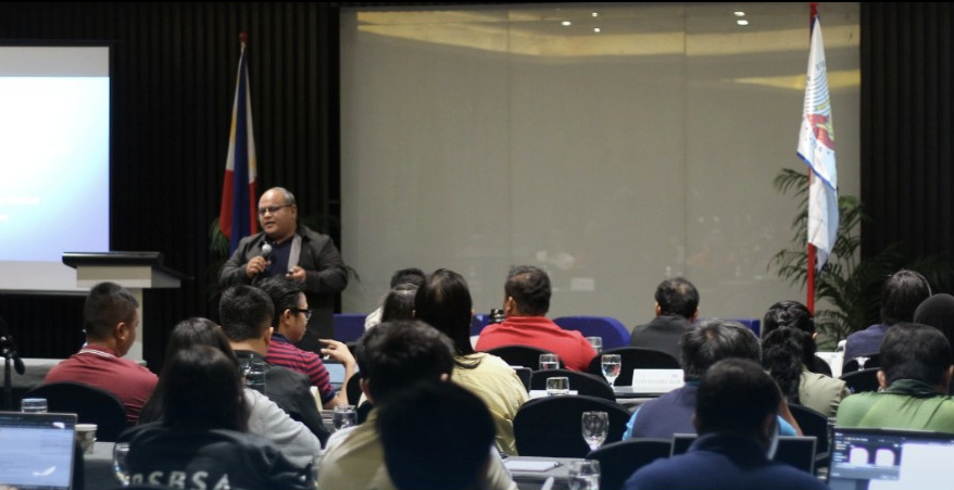 Ferdie Nervida presenting to a government briefing session